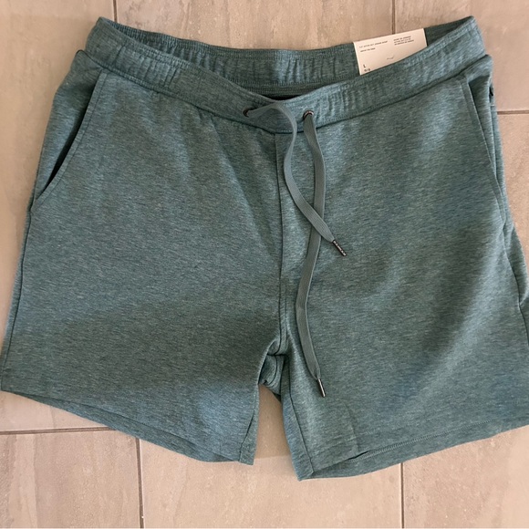 NEW American Eagle Men’s Active Jogger Short 5.5” Size Large - Picture 1 of 4